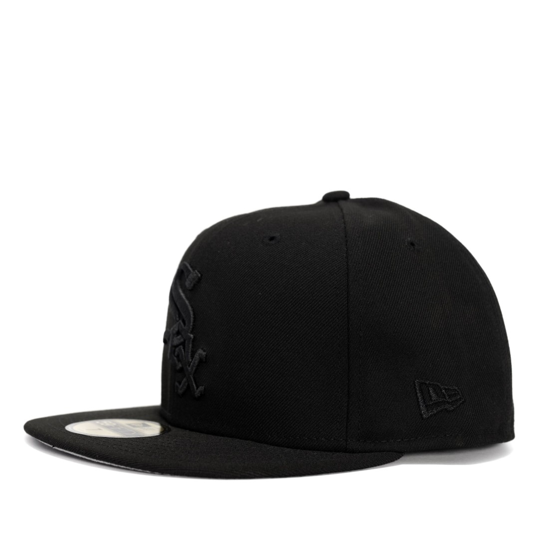 GORRA MLB CHICAGO WHITE SOX BLACKOUT FITTED 59FIFTY
