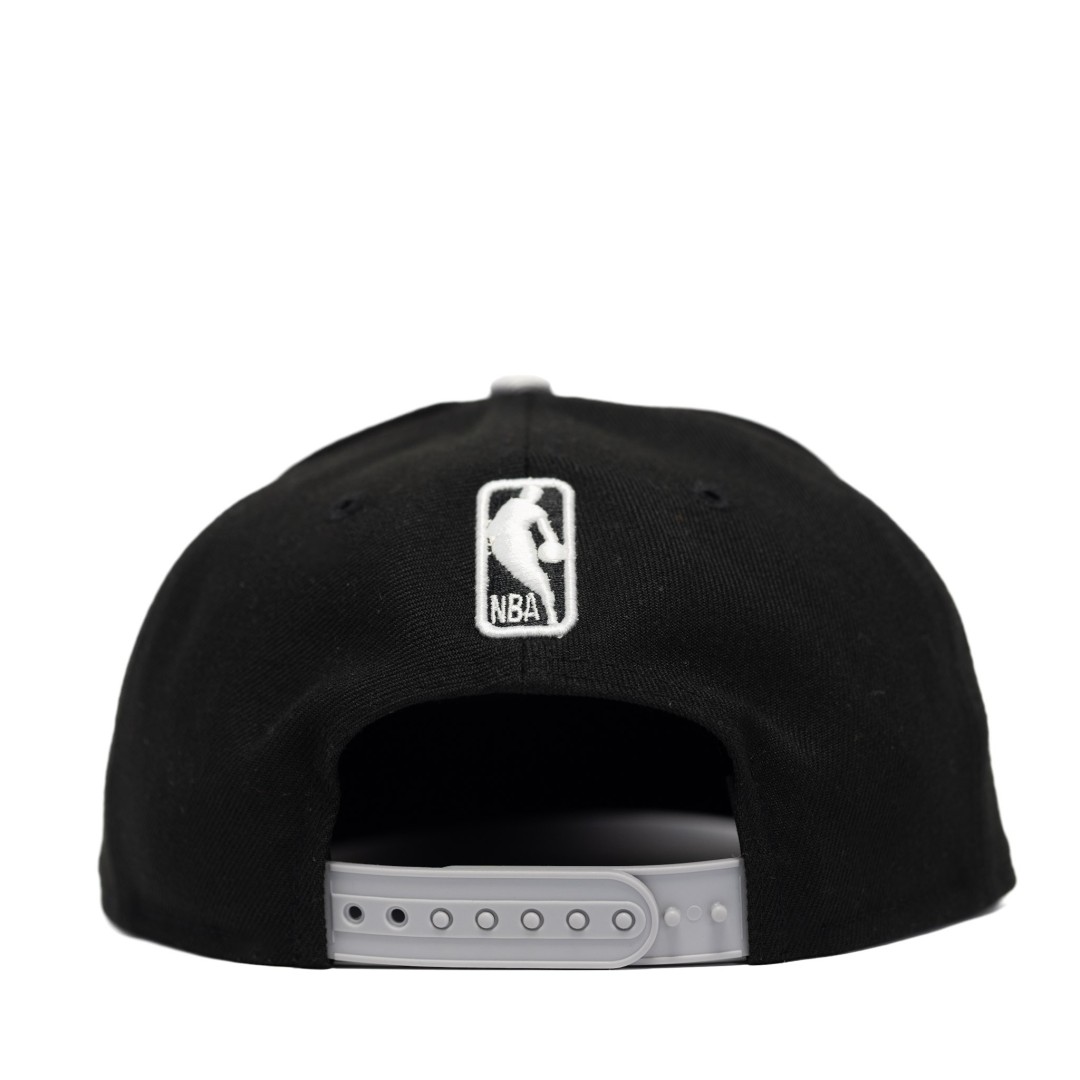 GORRA NBA BROOKLYN NETS PRINT INFILL/VISERA GRIS SNAPBACK 9FIFTY