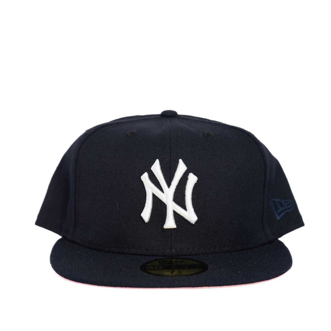 GORRA MLB NEW YORK YANKEES AZUL/VISERA INFERIOR ROSADA FITTED 59FIFTY