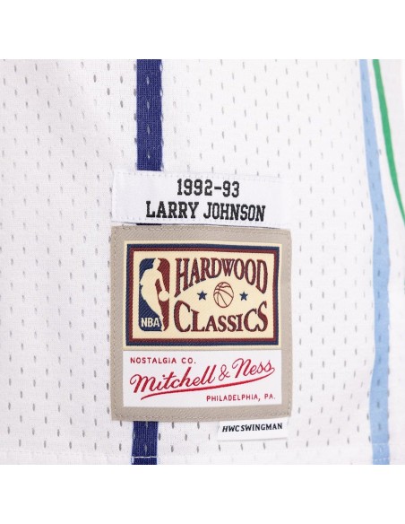 Mitchell & Ness Larry Johnson Blanco Charlotte Hornets 1992-93 Hardwood Classics Swingman Jersey